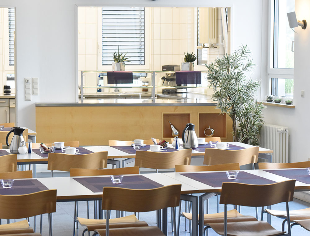 Moderne Kantine im Unternehmenssitz im Beratungs- und Software-Hauses markmann + müller in Herdecke.